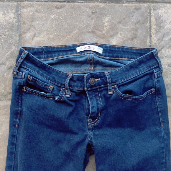 Hollister Dark Wash Size 3 short - Picture 2 of 8
